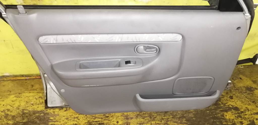 дверь Mazda Demio 3