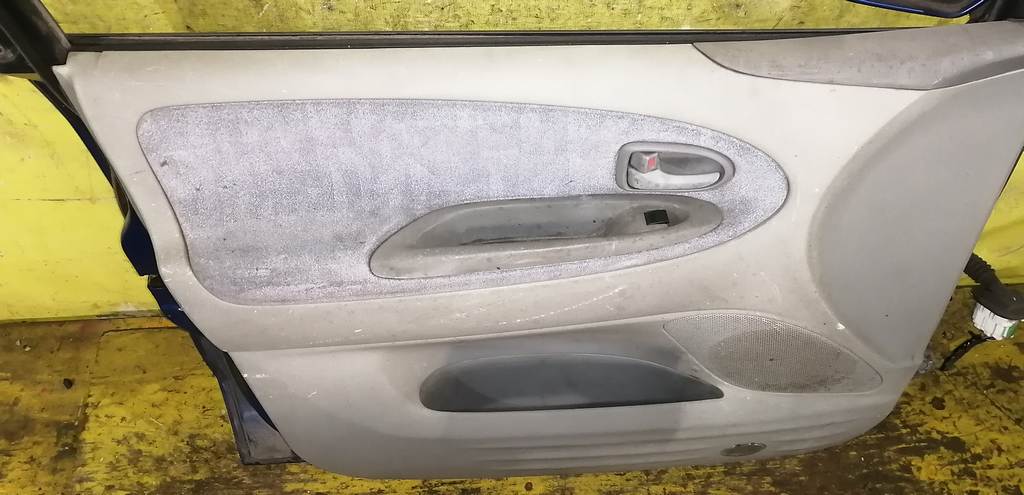 дверь Mazda MPV 6