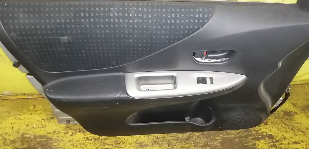 дверь Toyota Ractis 3