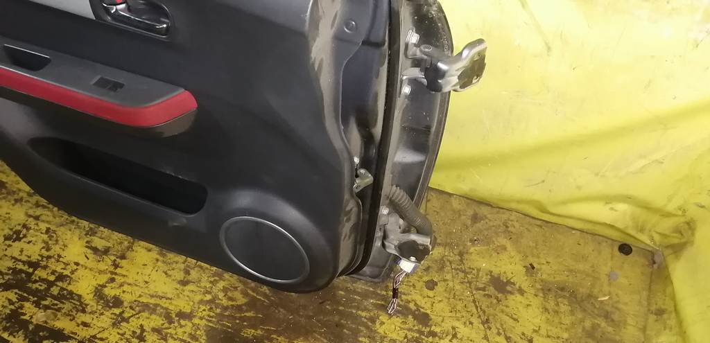 дверь Suzuki Swift 6