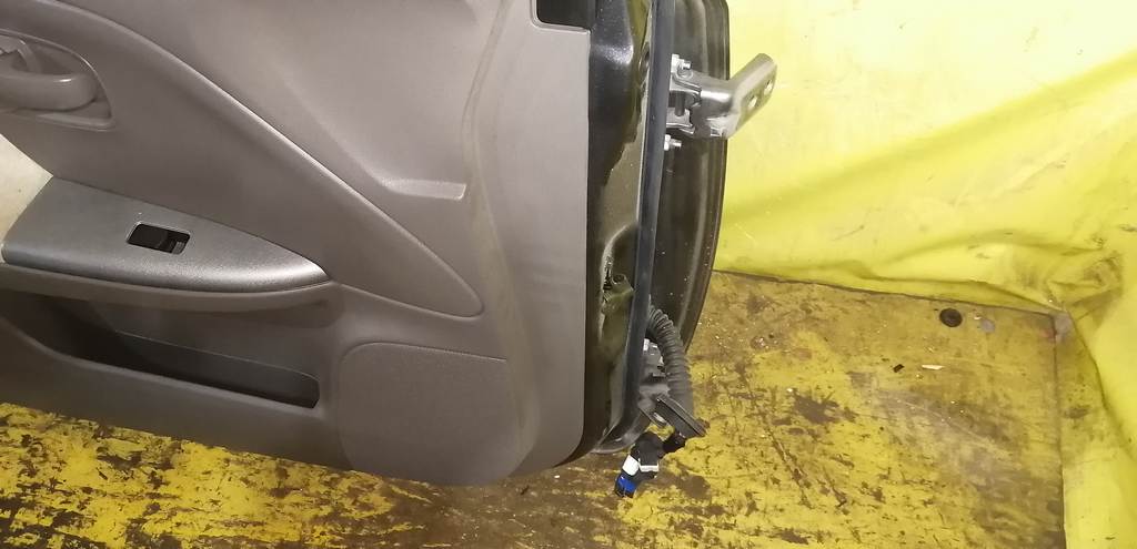 дверь Nissan Note 6