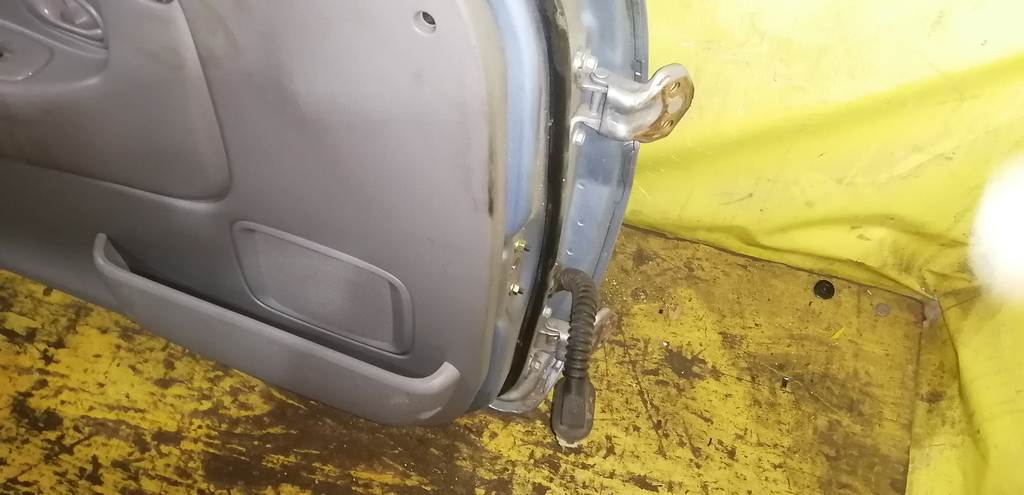 дверь Mazda Demio 6