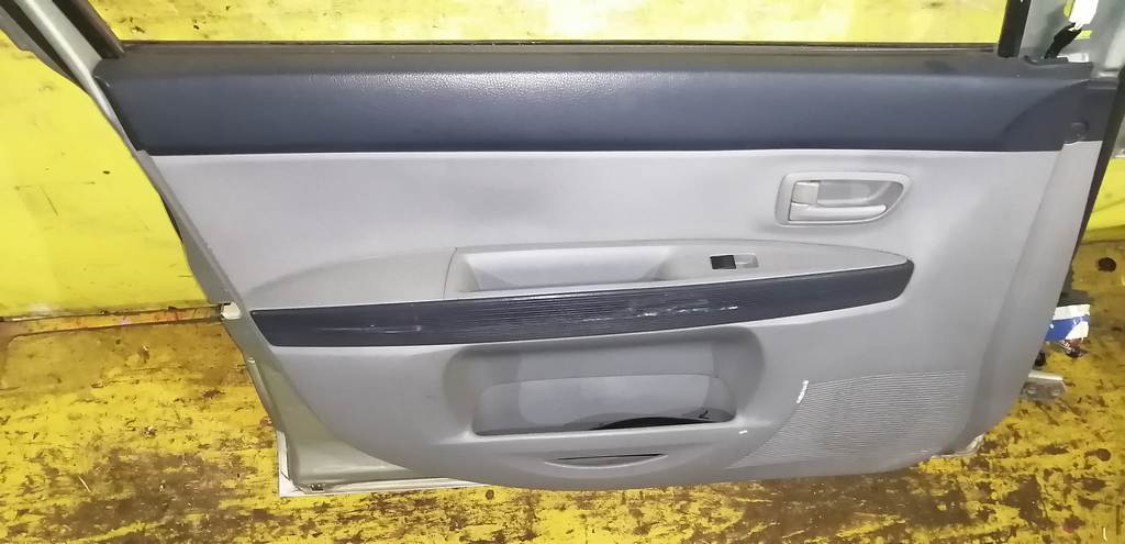 дверь Mazda Demio 3