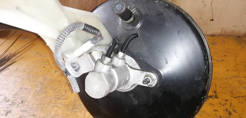 главный тормозной цилиндр Nissan Dualis 3