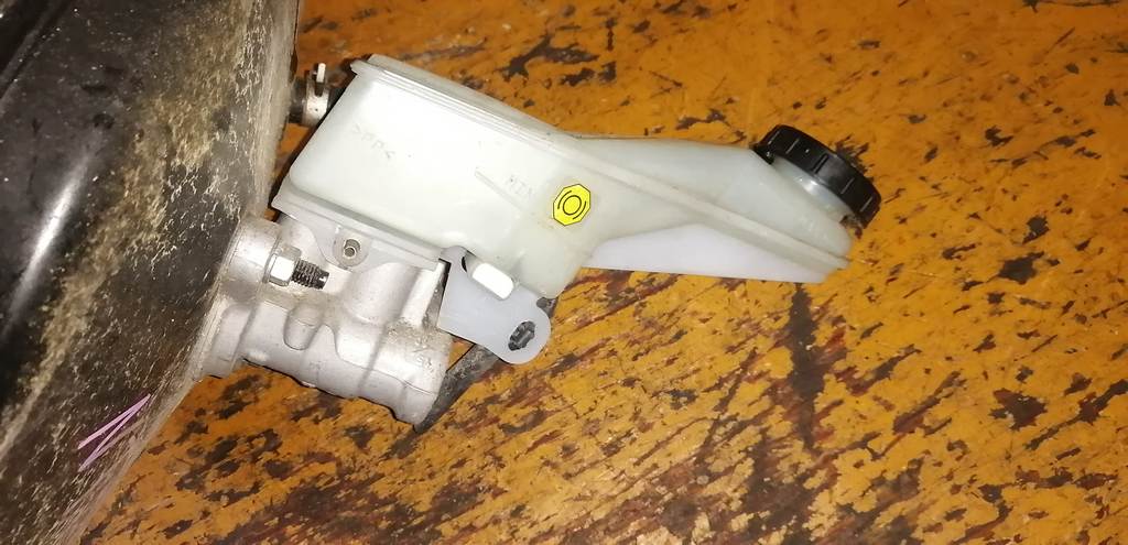 X-TRAIL NT31 ВАКУУМНИК+ГЛАВНЫЙ ТОРМОЗНОЙ Nissan X-Trail 1