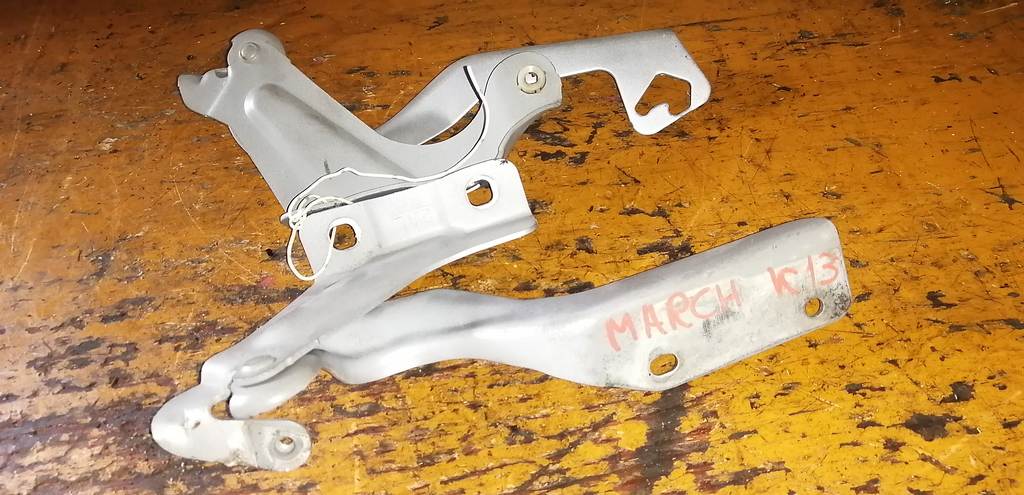 петля капота Nissan March 0