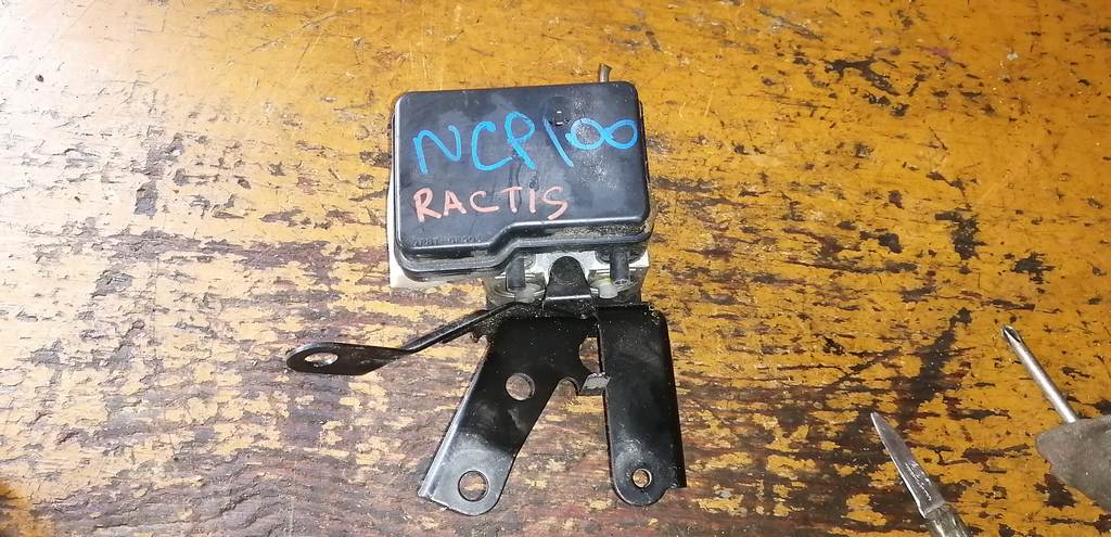 блок abs Toyota Ractis 0