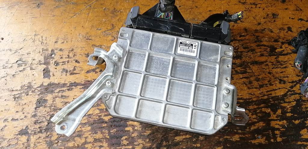 89661-52P90 БЛОК УПР. ДВС Toyota Ractis 1