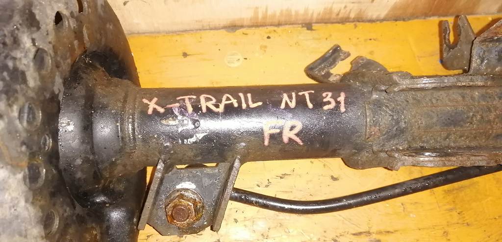 X-TRAIL NT31 СТОЙКА ПЕРЕДНЯЯ ПРАВАЯ Nissan X-Trail 1