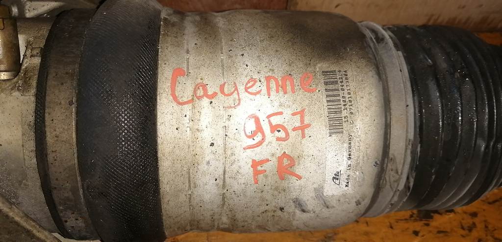 CAYENNE 957 СТОЙКА ПЕРЕДНЯЯ ПРАВАЯ 7L5616040 Porsche Cayenne 1