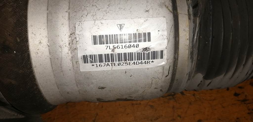 CAYENNE 957 СТОЙКА ПЕРЕДНЯЯ ПРАВАЯ 7L5616040 Porsche Cayenne 4