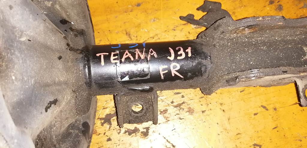 TEANA J31 СТОЙКА ПЕРЕДНЯЯ ПРАВАЯ Nissan Teana 1