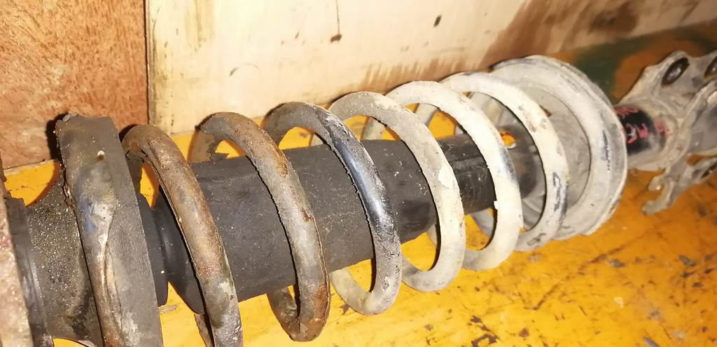 стойка Mazda Demio 3