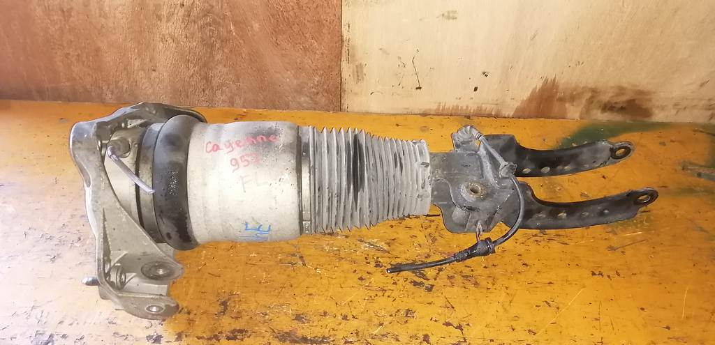 стойка Porsche Cayenne 0