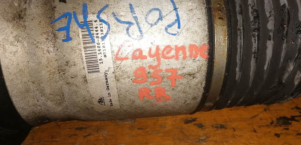 CAYENNE 957 СТОЙКА ЗАДНЯЯ ПРАВАЯ Porsche Cayenne 1