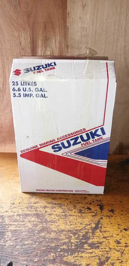 топливный бак Suzuki  0