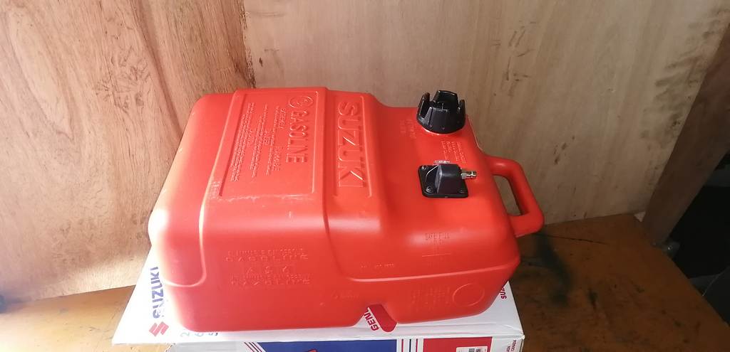 SUZUKI ТОПЛИВНЫЙ БАК ЛОДОЧНЫЙ 25 л. Suzuki  4