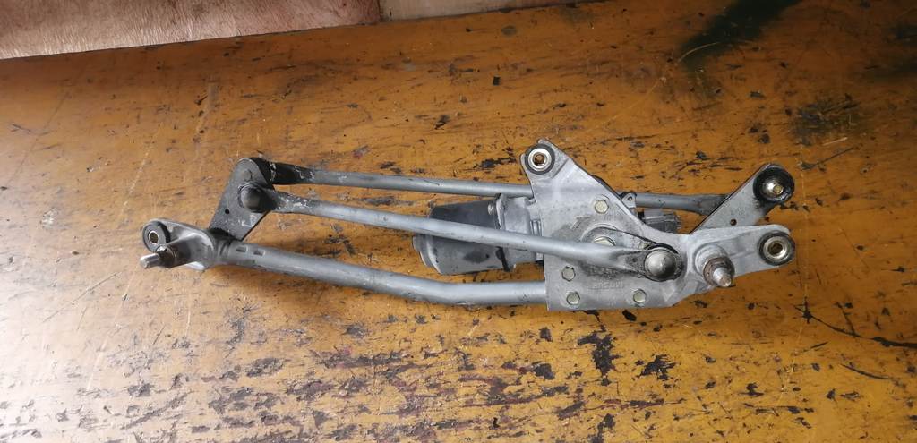 трапеция дворников Mazda Demio 3