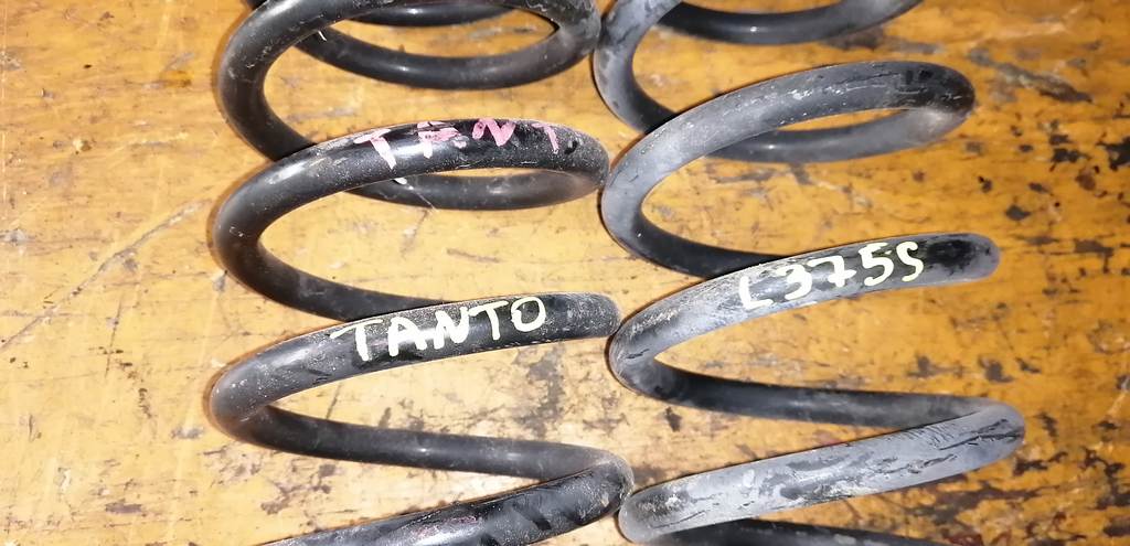 TANTO L375S ПРУЖИНА (ПАРА) Daihatsu Tanto 1