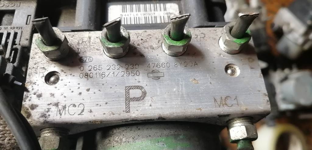 NOTE E11 БЛОК ABS 47660 8Y20A Nissan Note 1