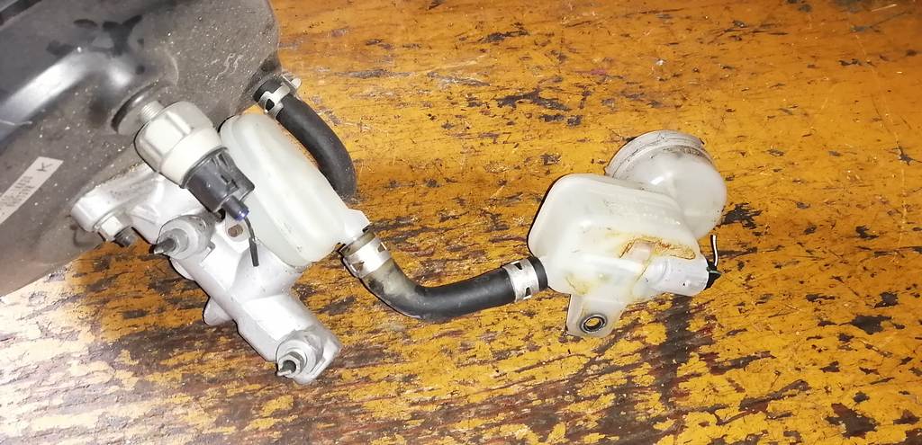 PASSO KGC10 ГЛАВНЫЙ ТОРМОЗНОЙ+ВАКУУМНИК Toyota Passo 1