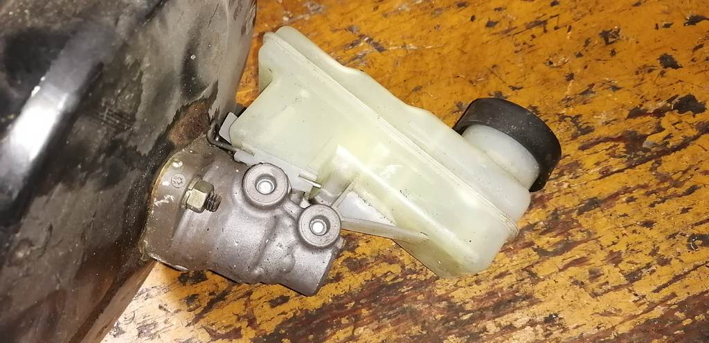 FUNCARGO NCP20 ГЛАВНЫЙ ТОРМОЗНОЙ+ВАКУУМНИК Toyota Funcargo 1