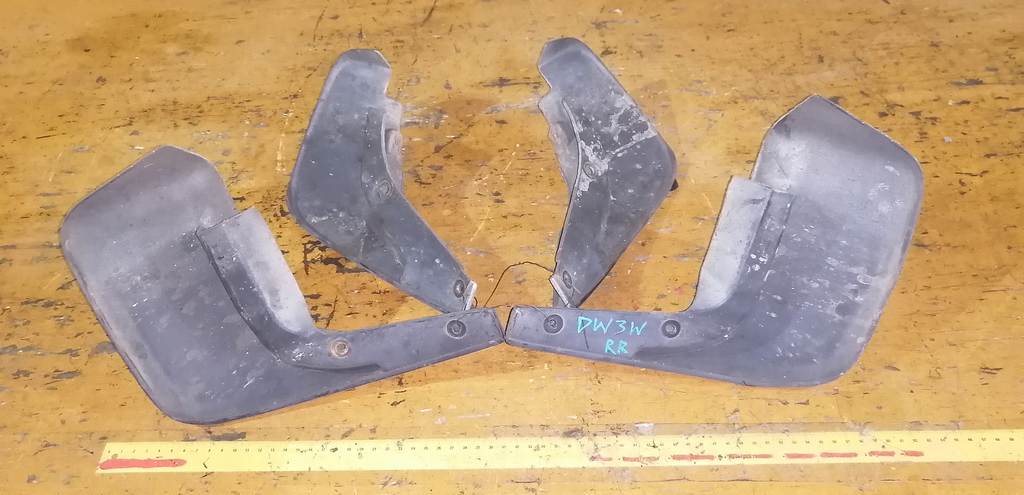 брызговик Mazda Demio 3