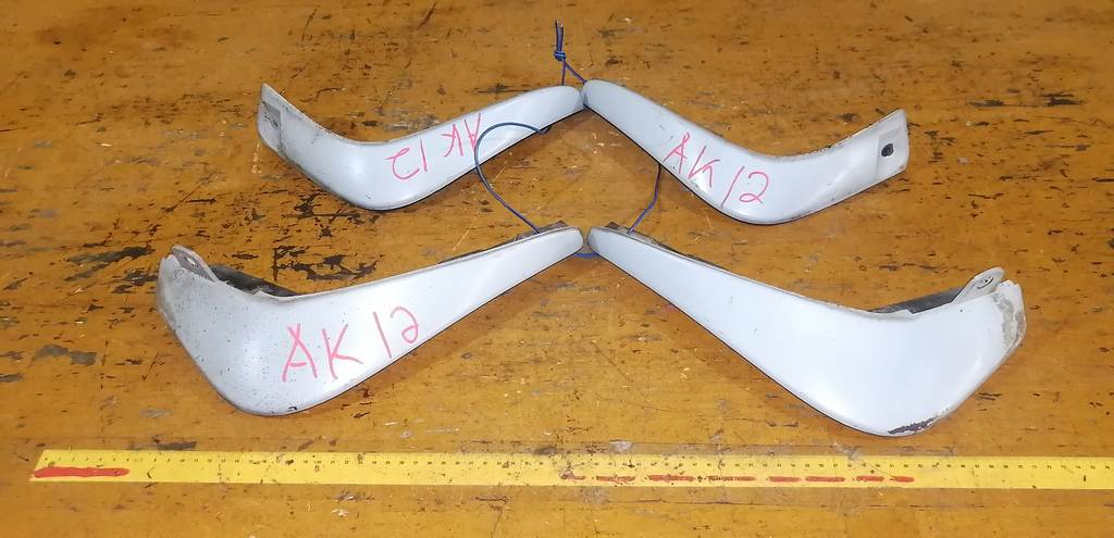 брызговик Nissan March 0