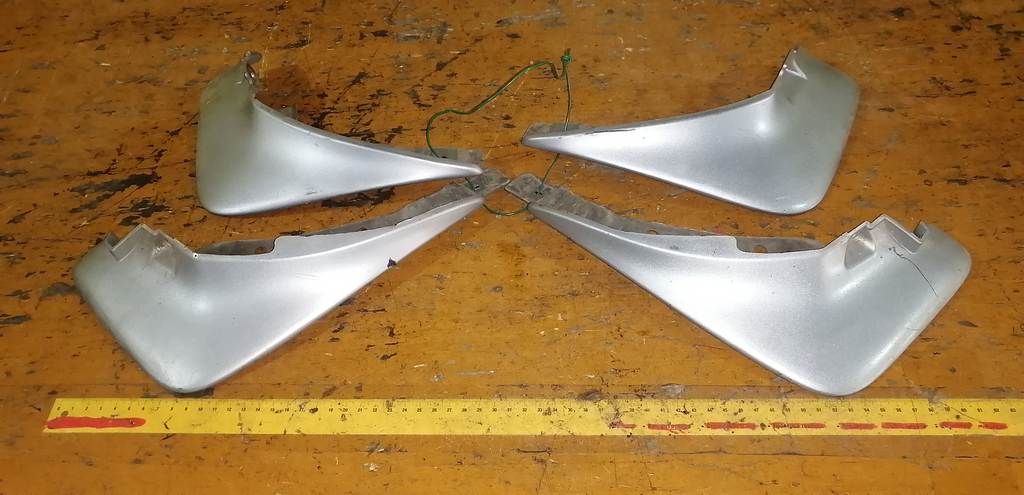 брызговик Mazda Demio 0