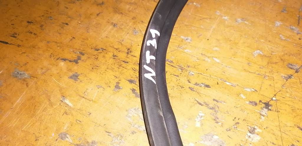 X-TRAIL NT31 УПЛОТНИТЕЛЬ 5-Й ДВЕРИ Nissan X-Trail 1