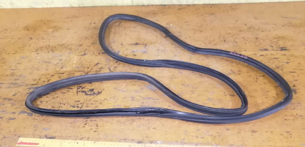 уплотнительная резинка багажника Toyota Passo 0