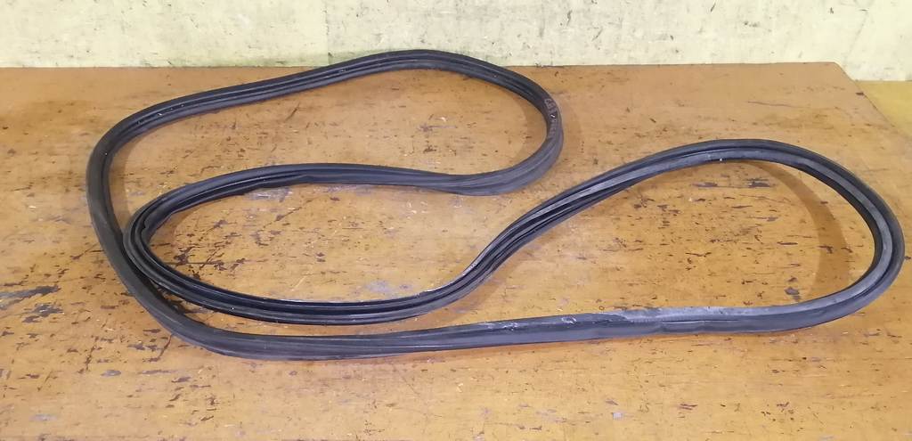 уплотнительная резинка багажника Honda Freed 0