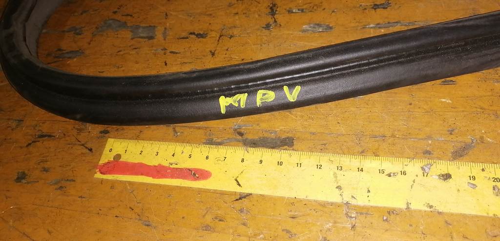 MPV LW5W УПЛОТНИТЕЛЬ 5-Й ДВЕРИ Mazda MPV 1