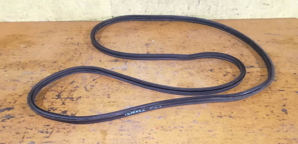 уплотнительная резинка багажника Subaru Impreza 0