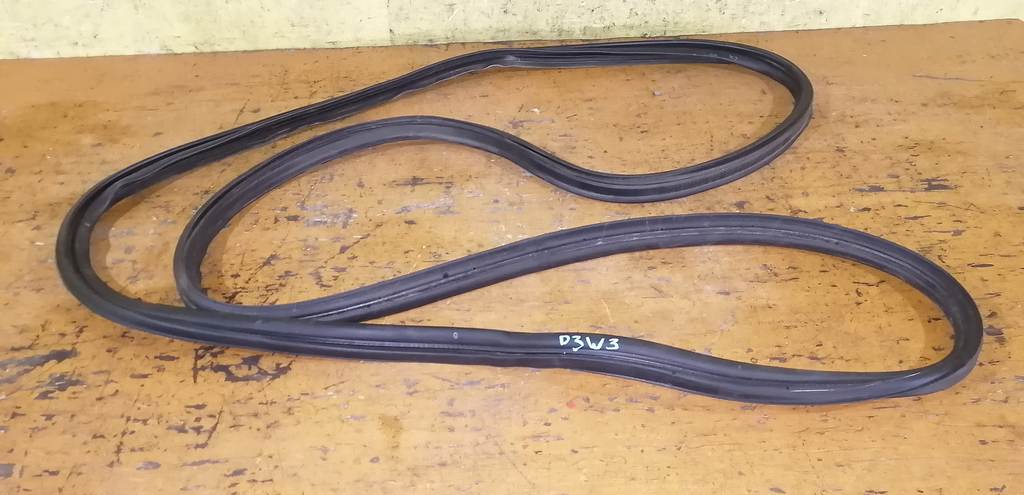 уплотнительная резинка багажника Mazda Demio 0