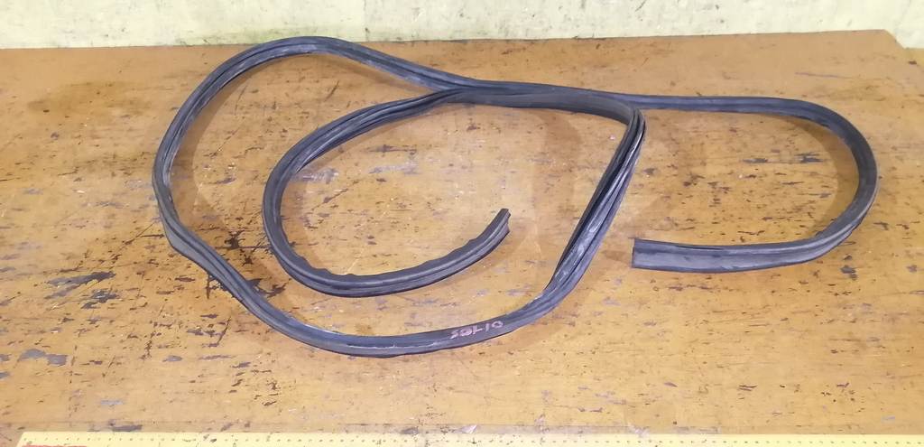 уплотнительная резинка багажника Suzuki Solio 0