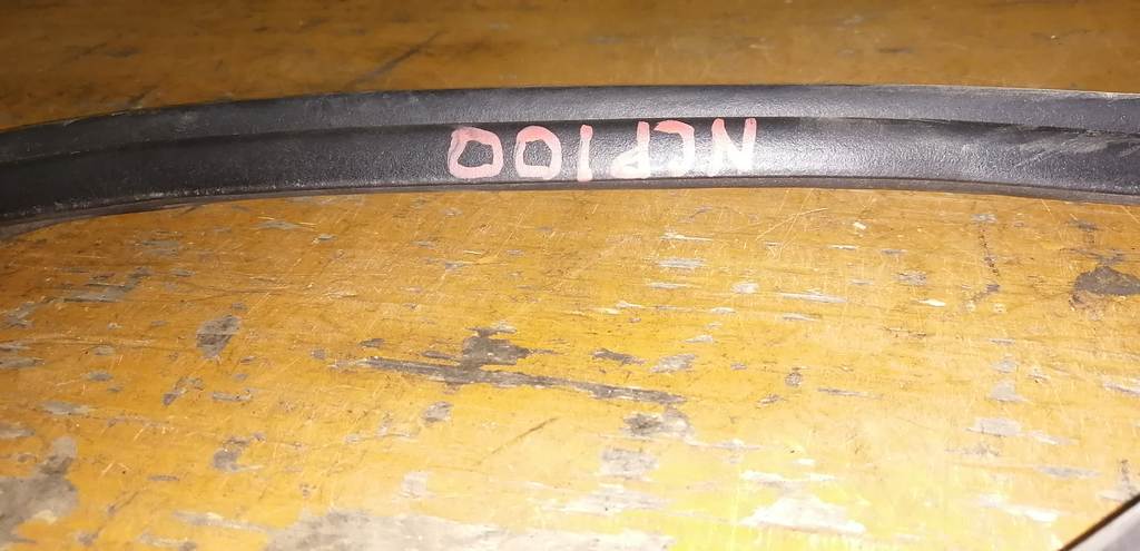 RACTIS NCP100 УПЛОТНИТЕЛЬ 5-Й ДВЕРИ Toyota Ractis 1