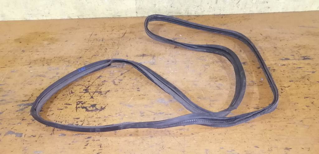 уплотнительная резинка багажника Nissan Teana 0