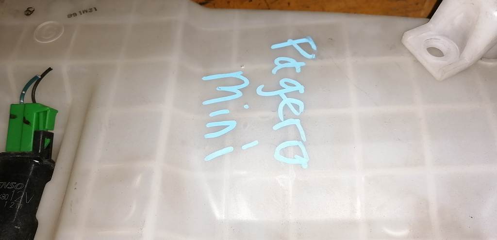 PAJERO MINI H58A БАЧОК ОМЫВАТЕЛЯ С МОТОРЧ. Mitsubishi Pajero Mini 1