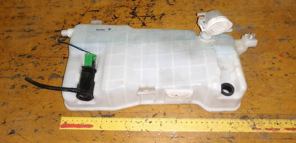 PAJERO MINI H58A БАЧОК ОМЫВАТЕЛЯ С МОТОРЧ.1 Mitsubishi Pajero Mini 1