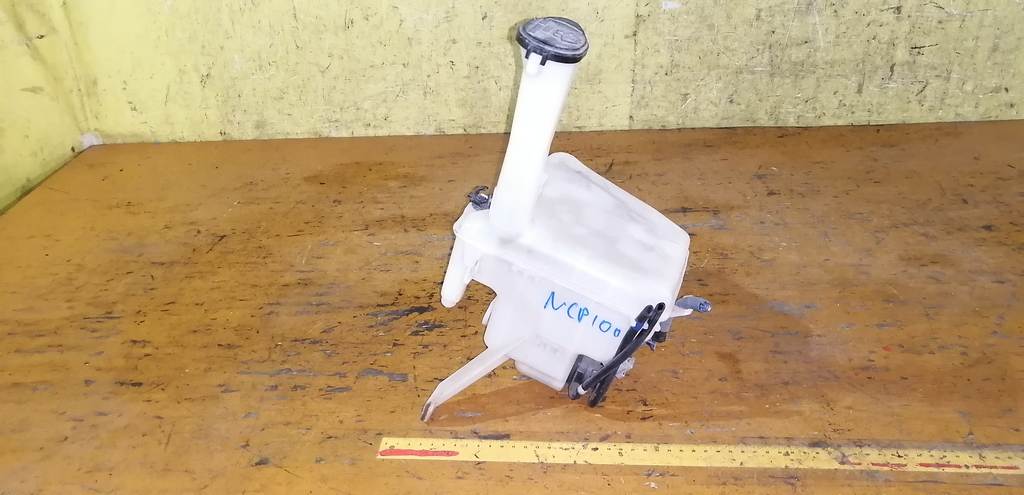 бачок омывателя Toyota Ractis 0