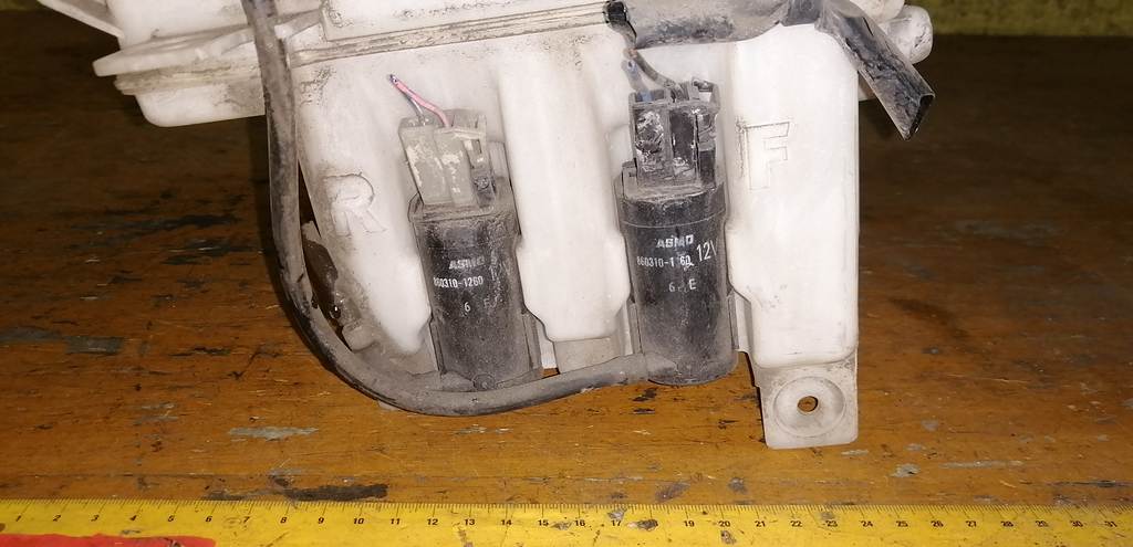 бачок омывателя Mazda MPV 3