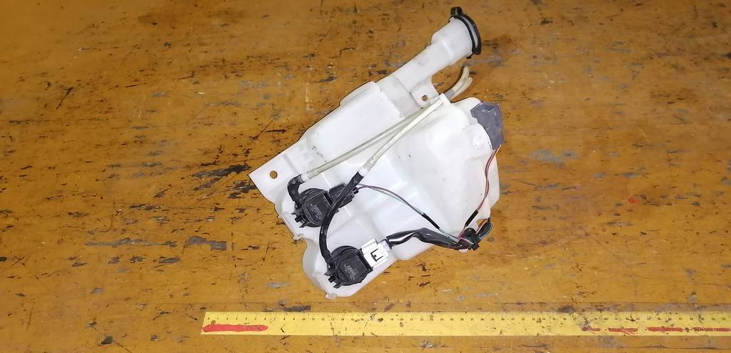 PASSO KGC30 БАЧОК ОМЫВАТЕЛЯ С МОТОРЧ.1 Toyota Passo 1