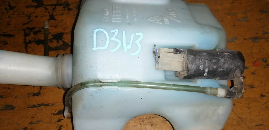 DEMIO DW3W БАЧОК ОМЫВАТЕЛЯ С МОТОРЧ. Mazda Demio 1