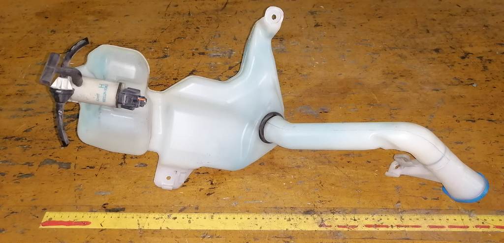 FREED GB3 БАЧОК ОМЫВАТЕЛЯ С МОТОРЧ. Honda Freed 1