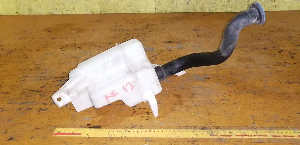 бачок омывателя Nissan March 0