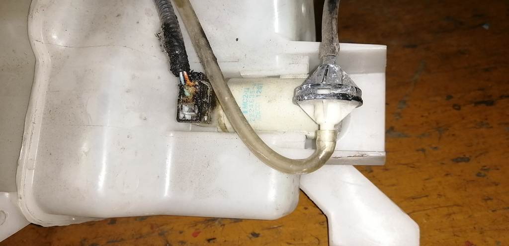 бачок омывателя Nissan Note 3