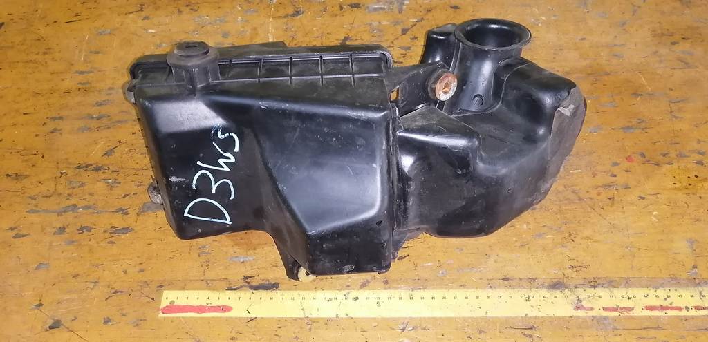 корпус воздушного фильтра Mazda Demio 0