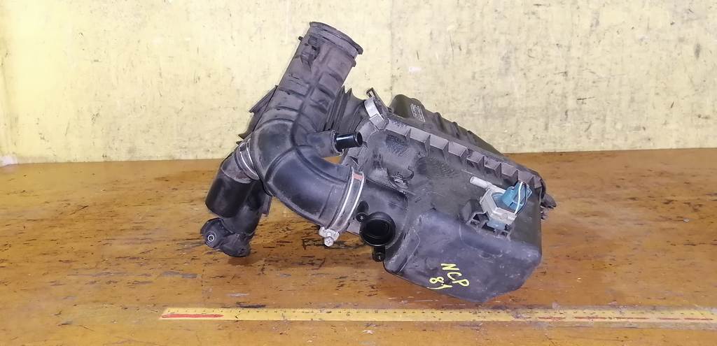 корпус воздушного фильтра Toyota Sienta 0