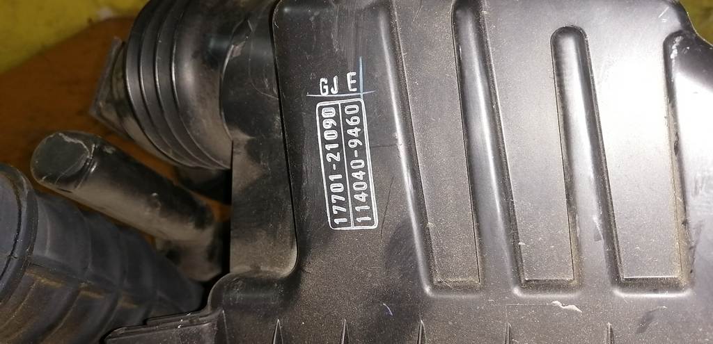 корпус воздушного фильтра Toyota Sienta 3